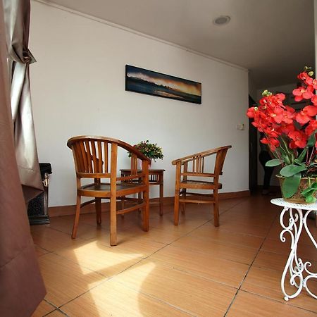 Pavilion Inn Мири Екстериор снимка