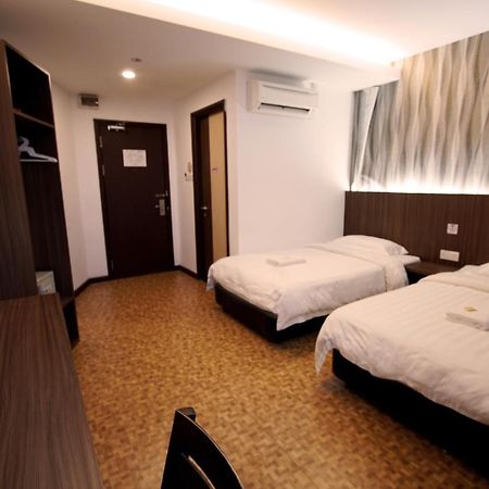 Pavilion Inn Мири Екстериор снимка